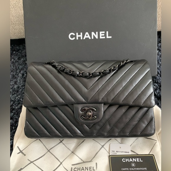 Chanel classic chevron So Black medium flap bag - Picture 2 of 15